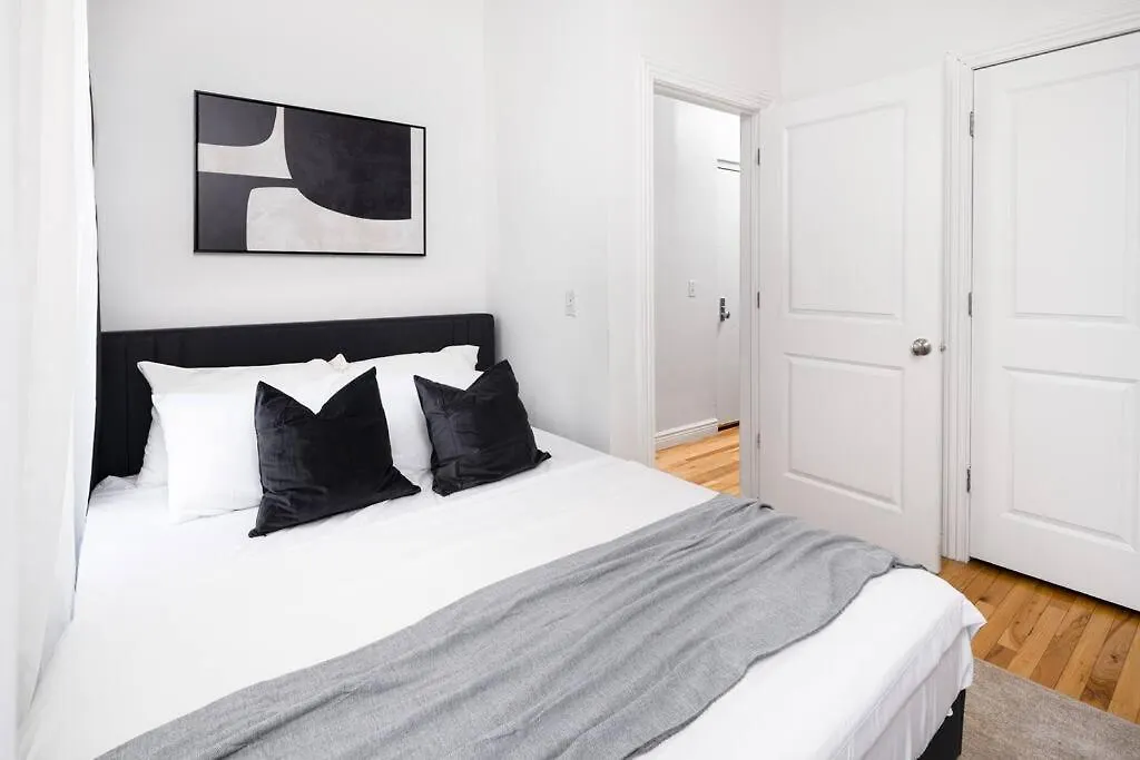 New 3Bd/2Ba Near Times Square elérhetőségei